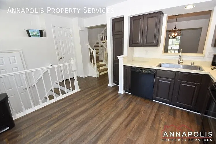 2110 commissary circle — Photo 4