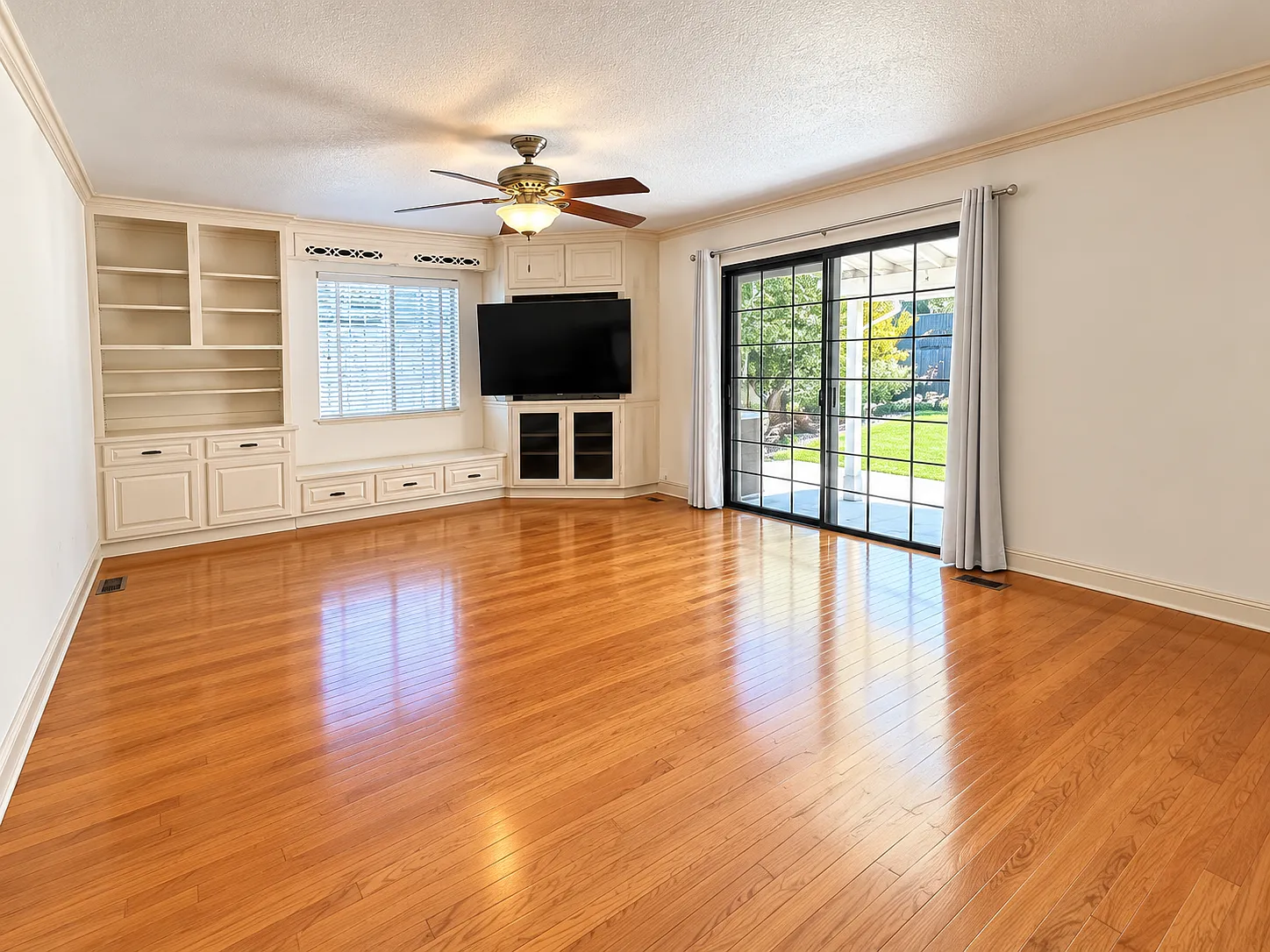 3 bed, 2.5 bath, 2134 sqft, $2,800 — Photo 3