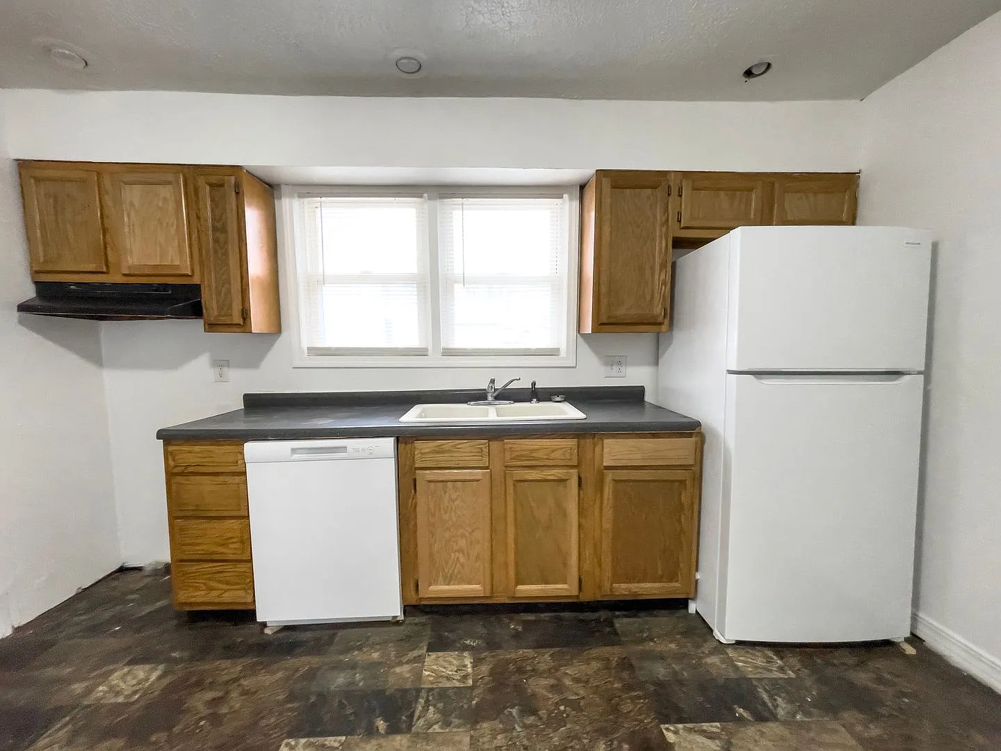 For Rent: 722 S Hackley St: 2 Bedroom 2 Bathroom Home! W/D Hookups! Enclosed Front Porch! — Photo 3