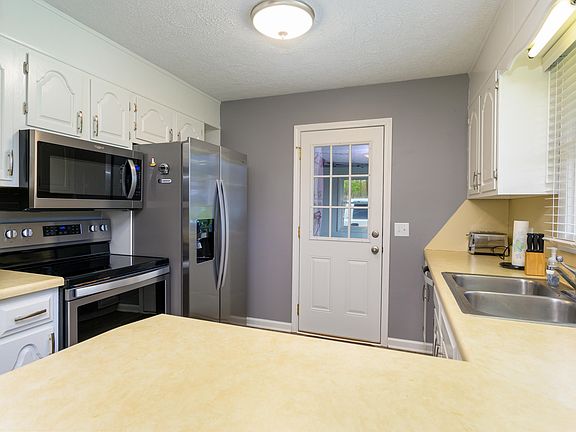 4th image of 2105 Hiara Dr