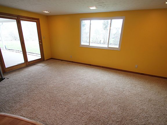 4th image of 2733 Meadow Park Dr