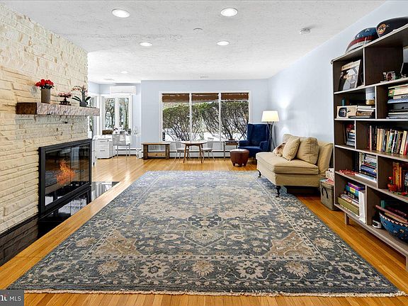 3rd image of 14 Baldwin St