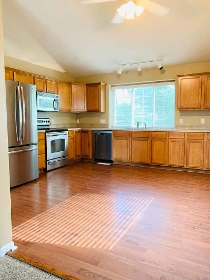 Wonderful Elkhorn Property in Quail Run — Photo 2
