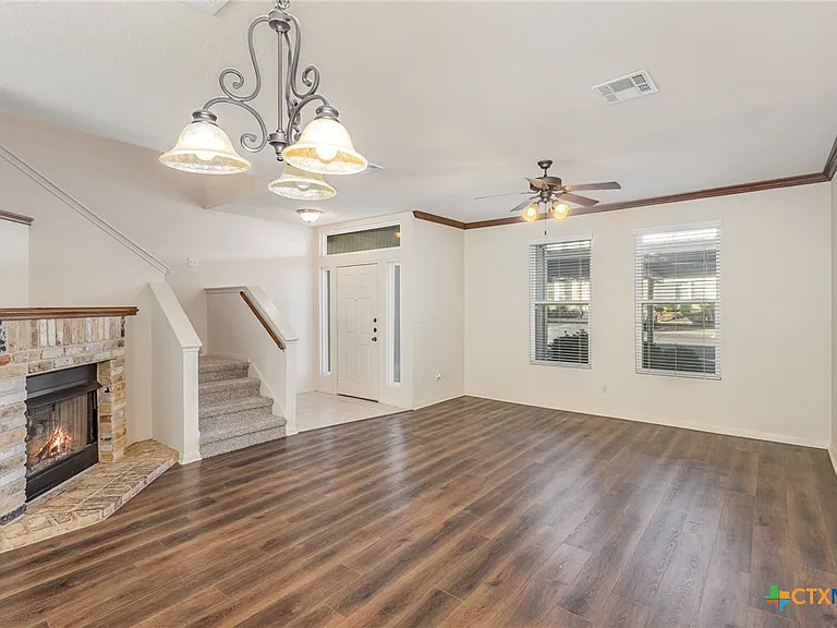 2215 Dry Creek Dr — Photo 1