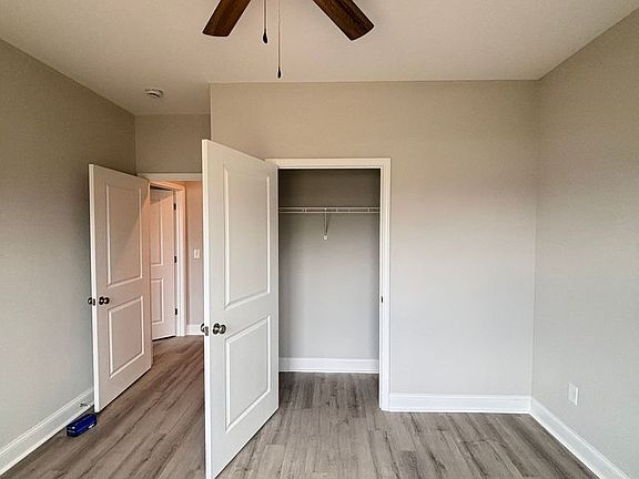 5th image of 302 Hillview Mills Blvd #121