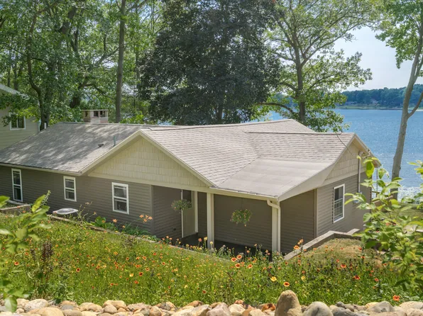 11408 Letchs Ln, Delton, MI 49046