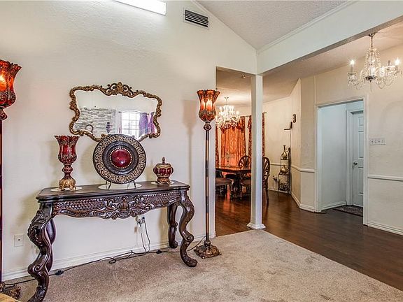 3rd image of 623 Woodway Ln