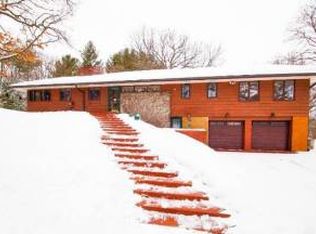 40 Mallard Rd, North Oaks, MN 55127