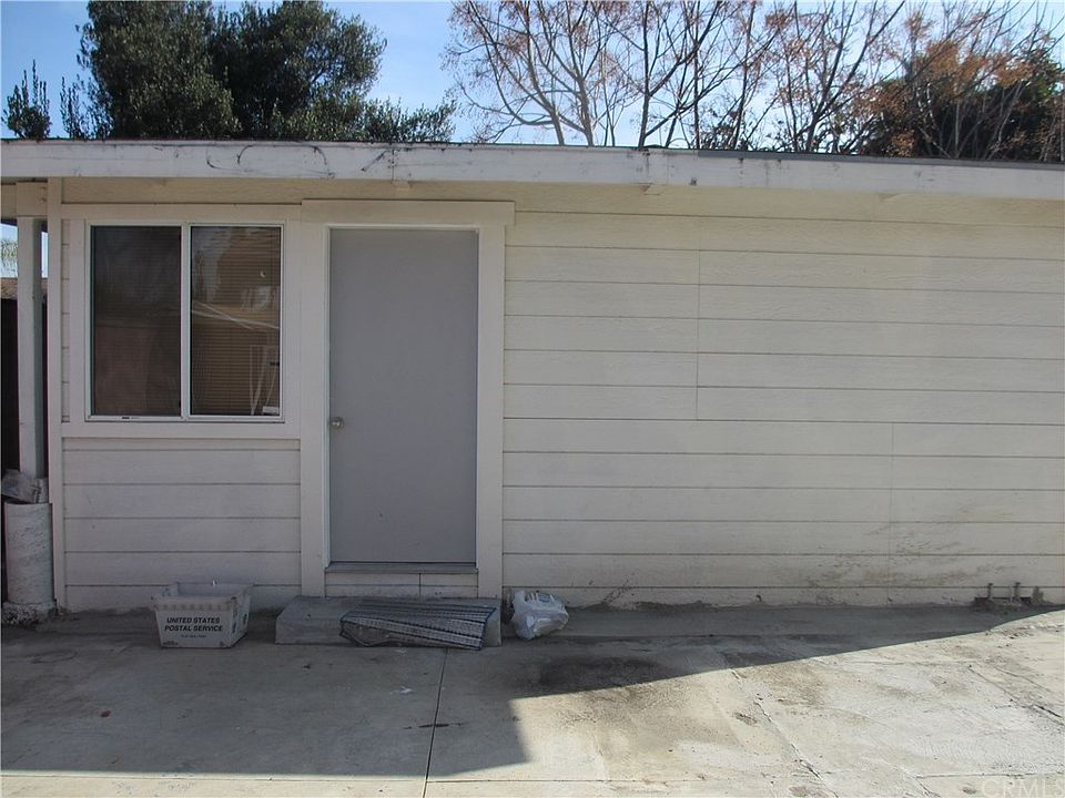 1st image of 3042 Bartlett Ave