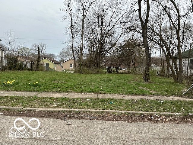 2nd image of 2410 Adams St