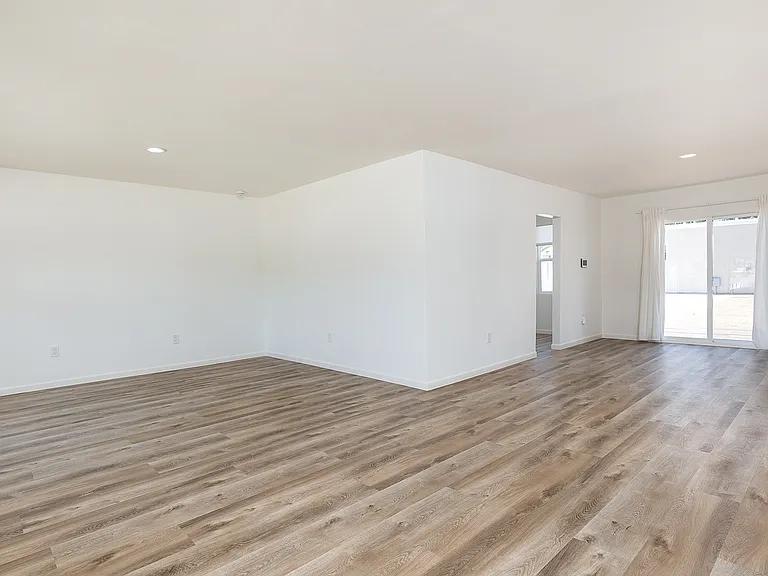524 N Edinburgh Ave — Photo 3