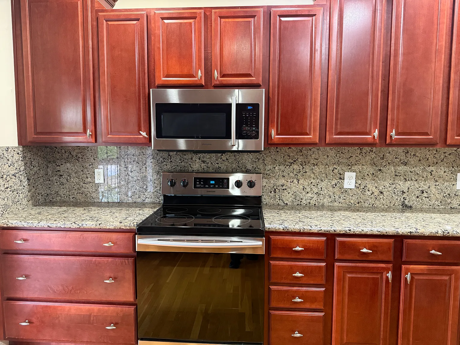 3 bed, 2.5 bath, 1825 sqft, $2,400 — Photo 2