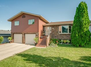 2406 Grant Dr, Bismarck, ND 58501