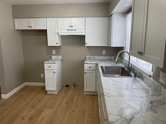 3rd image of 20411 Williamson St