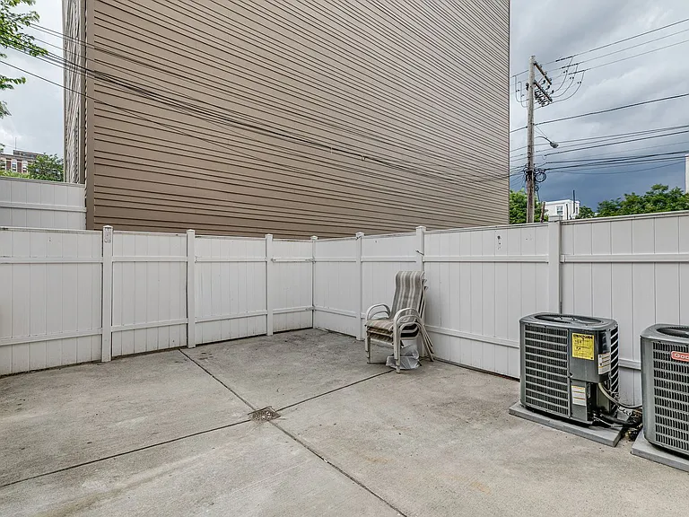 604 W Thompson St #A — Photo 26