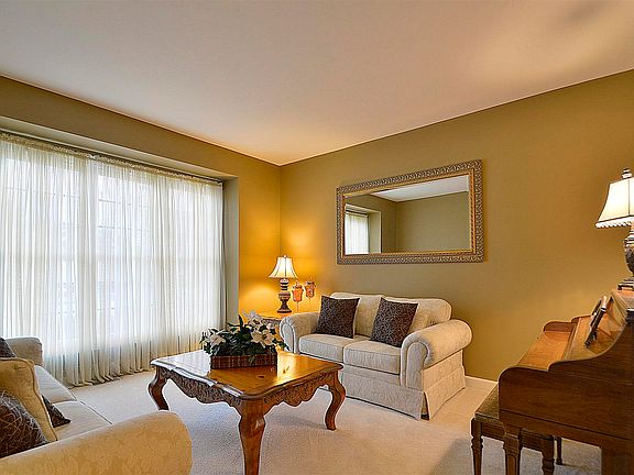 5th image of 4N639 Blue Lake Cir E