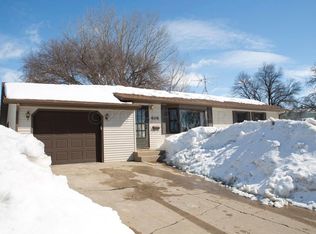 606 Birch Ln, Moorhead, MN 56560