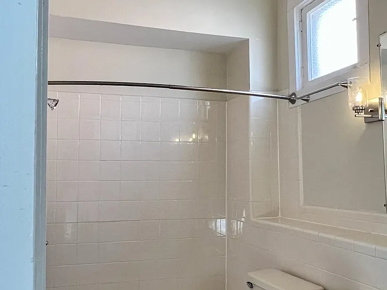 1118 Rogers St — Photo 4