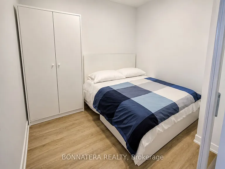 5105 Hurontario St #408 — Photo 30