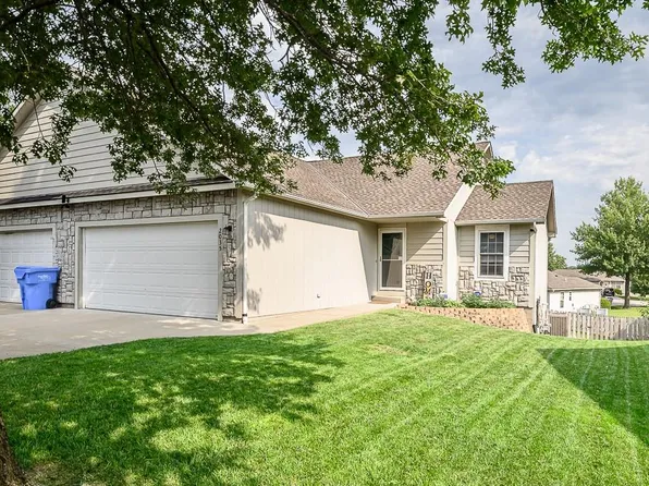 2035 Rock Creek Ct, Tonganoxie, KS 66086