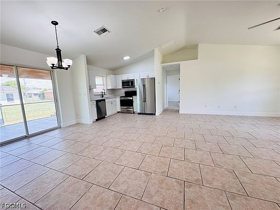 4th image of 718 Rue Labeau Cir