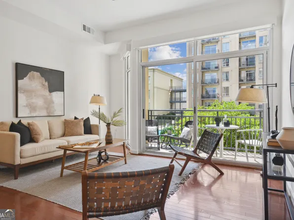 711 Cosmopolitan Dr #220, Atlanta, GA 30324