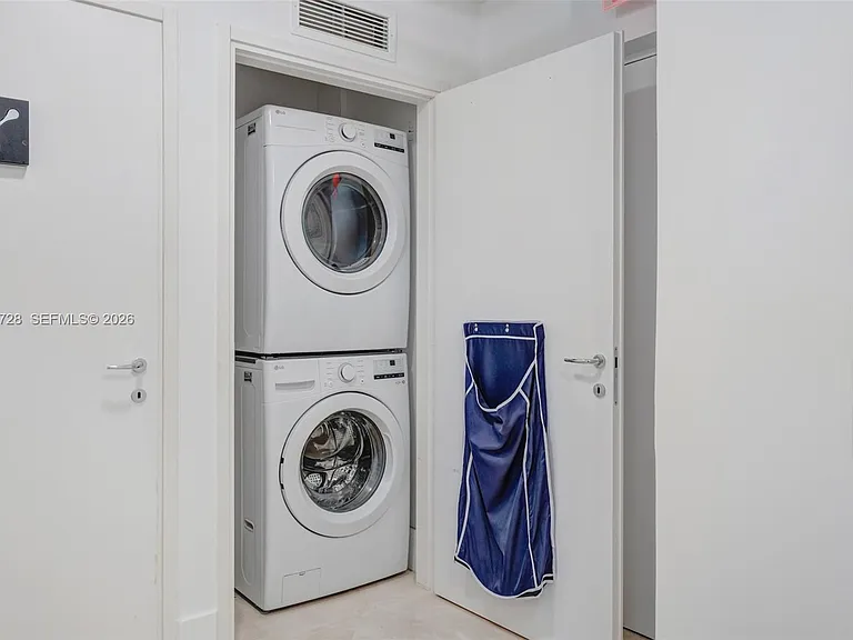 50 S Pointe Dr #903 — Photo 27