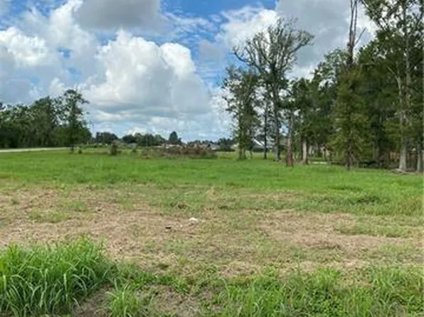 115 Plantation Rd, Destrehan, LA 70047