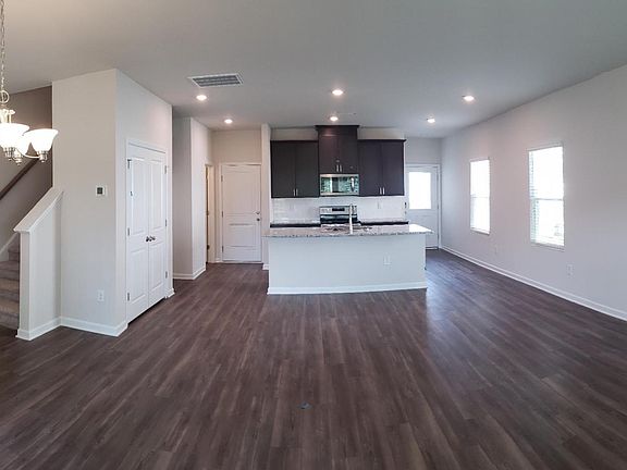 5th image of 244 Brook Farm Ln