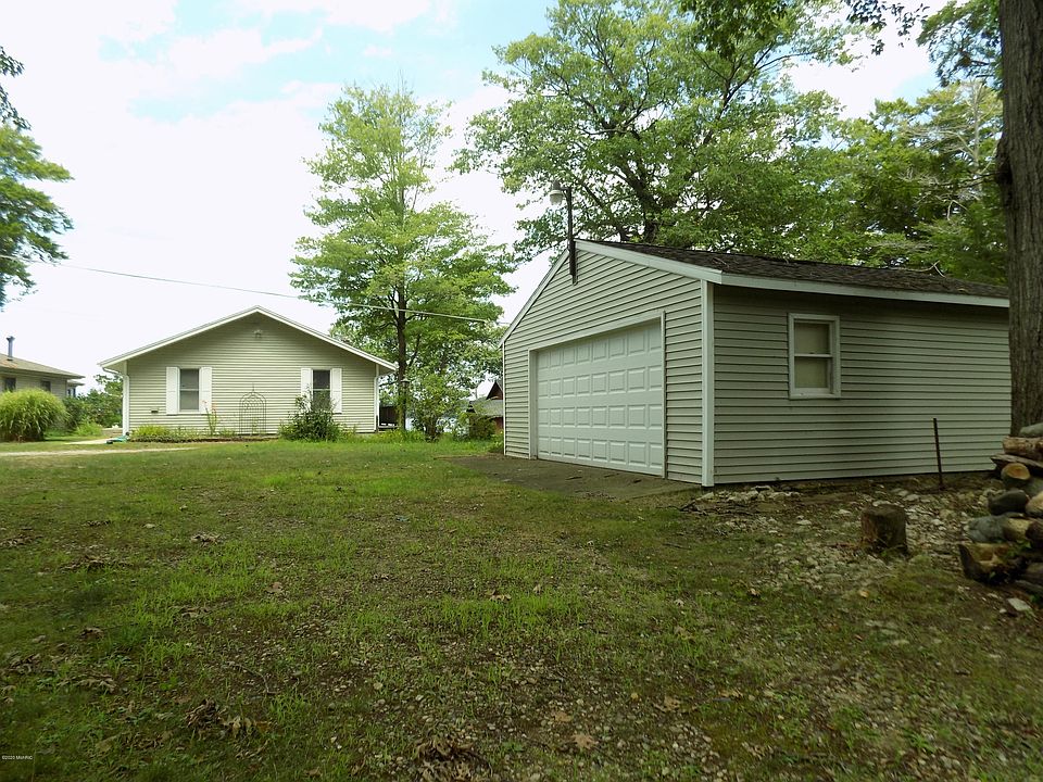 1st image of 32016 Huckleberry Ln