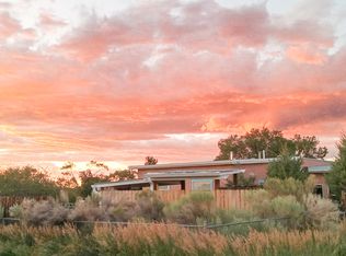 313 Adobe, Taos, NM 87571