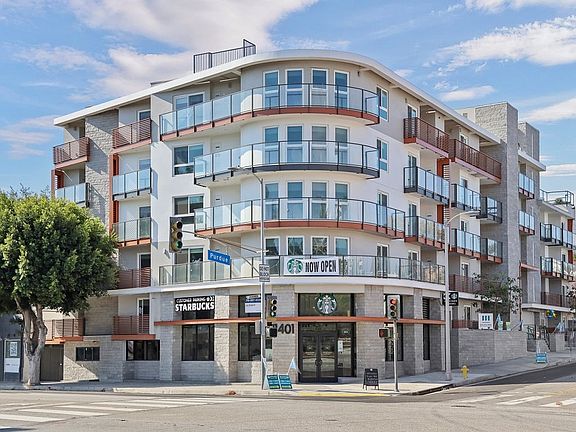 Santa Monica Breeze Property with Starbucks Downstairs