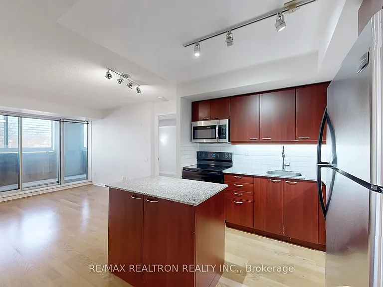 1050 The Queensway #217 — Photo 21