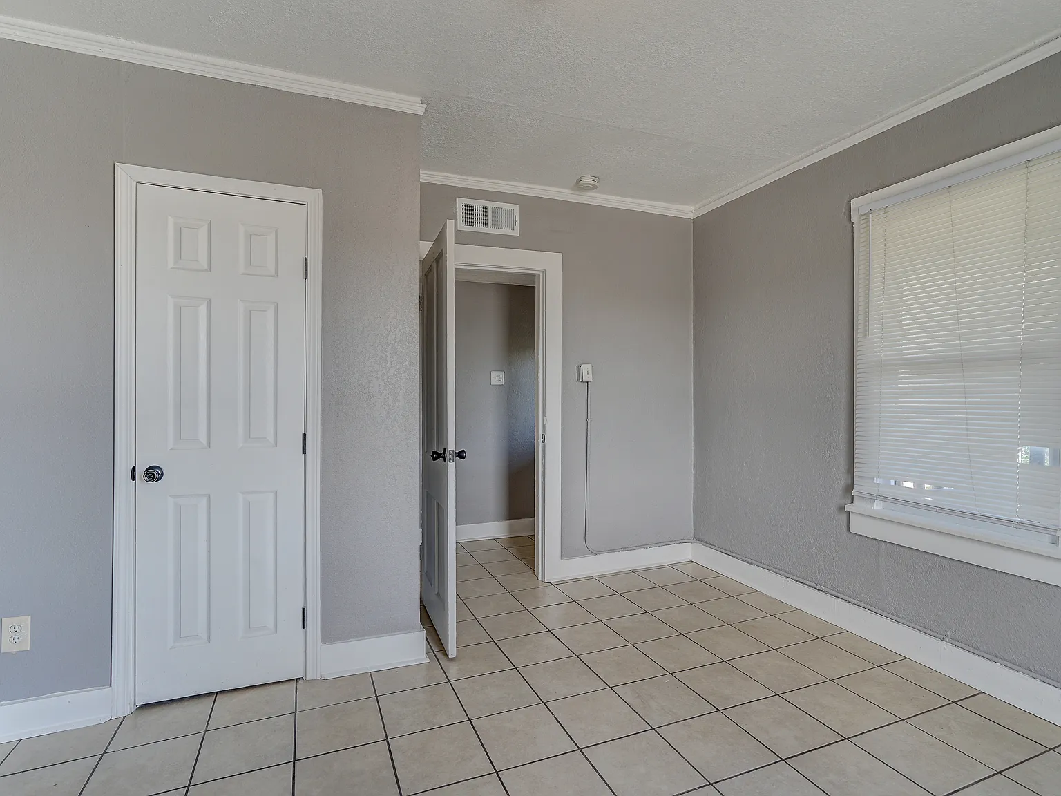 3 bed, 832 sqft, $1,400 — Photo 3