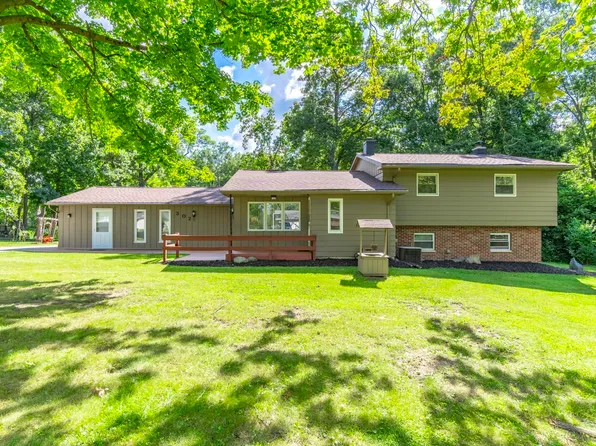 302 Blake Dr, Fort Wayne, IN 46804