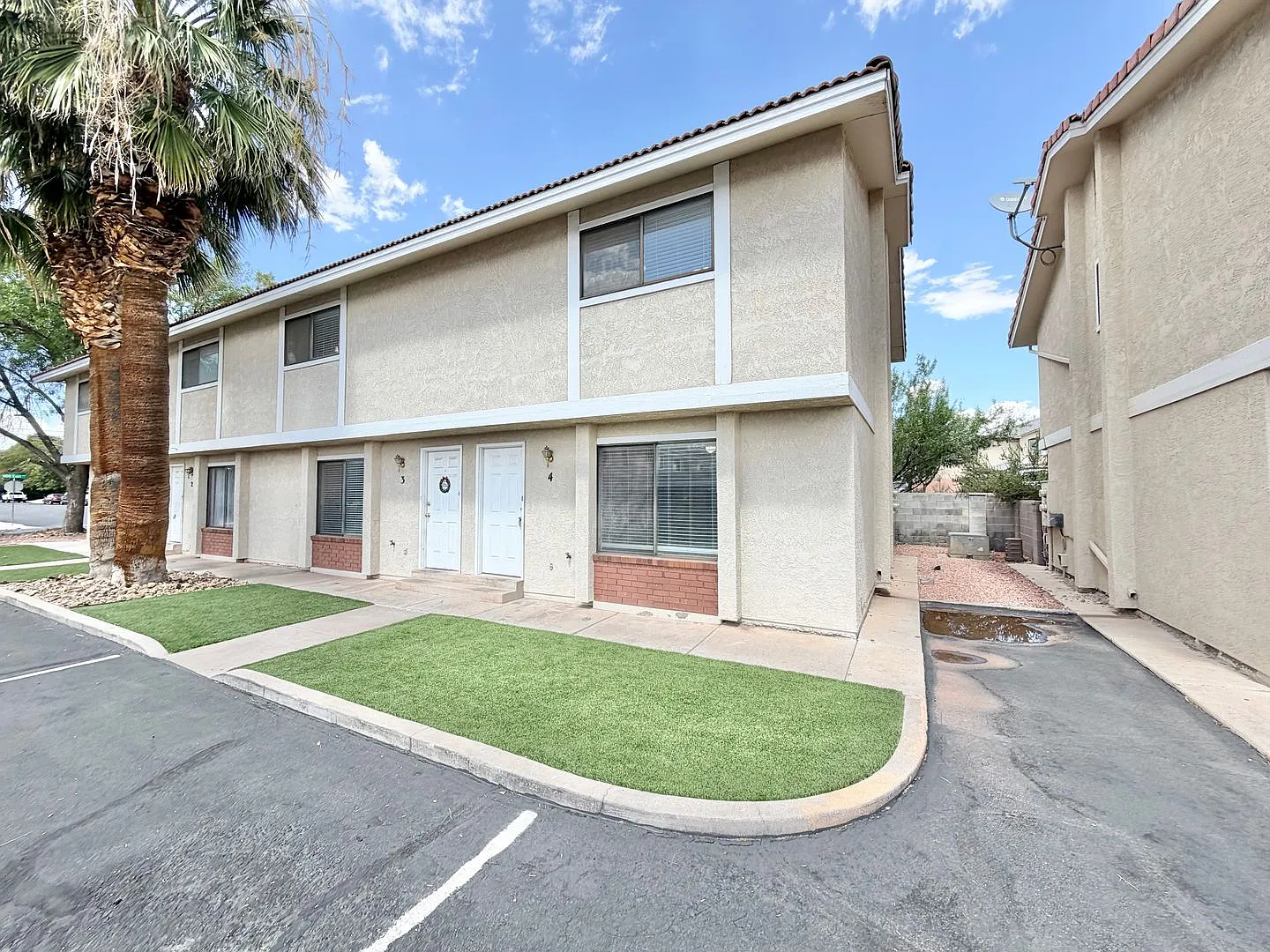 Downtown Town Home!! Pet Friendly!! — Photo 2