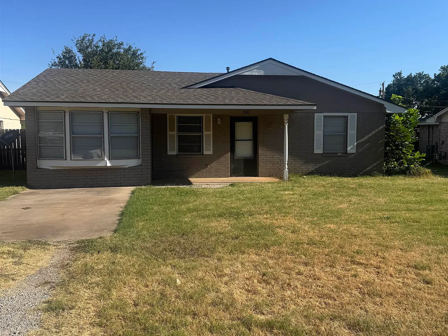 3 bed, 1.0 bath, 1464 sqft, $800 — Photo 1