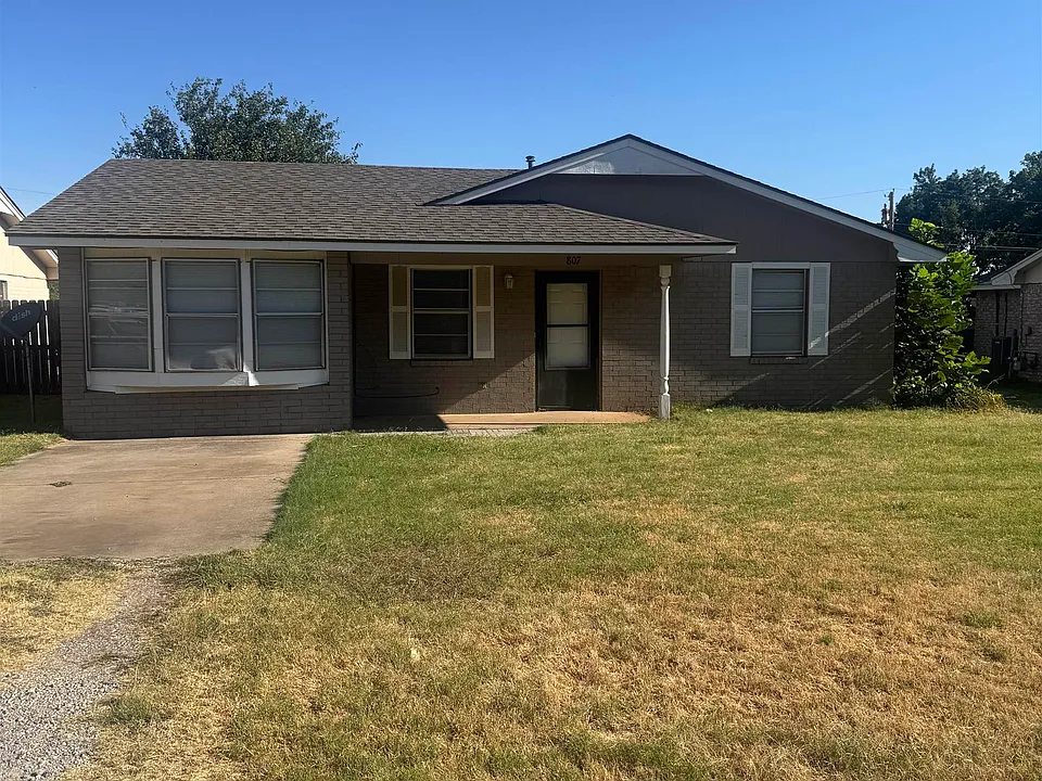 807 W Wade Dr