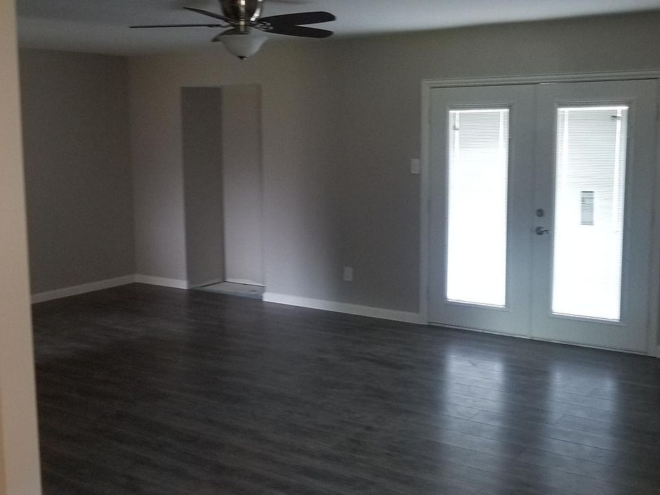 1st image of 400 Lumpkin Dr