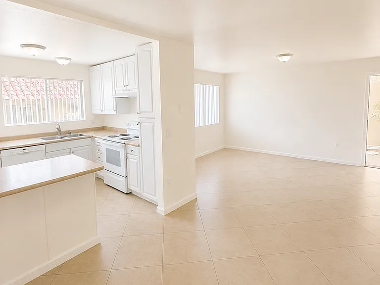Mira Monte Apartments — Photo 25