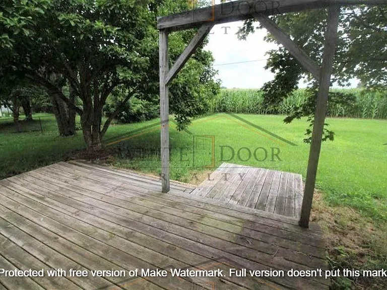 300 Vicksburg Ln — Photo 5