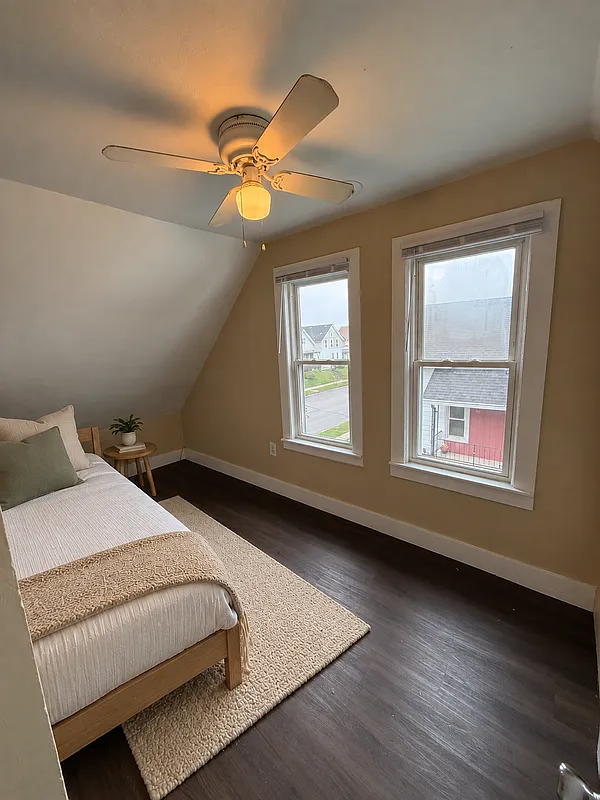 3 bed, 1.0 bath, $999 — Photo 4