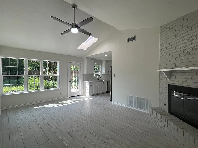 11700 Spring Hill Dr — Photo 11