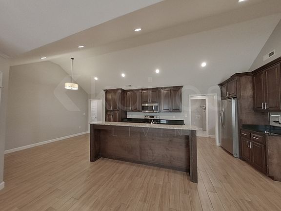 5th image of 101 Lyn Ln