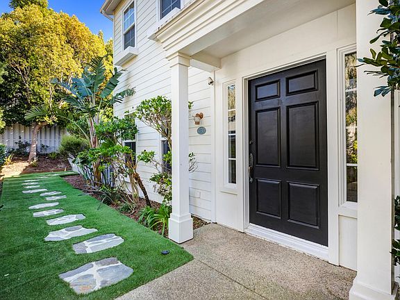 3rd image of 28930 Hampton Pl