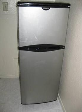 3rd image of 4465 W 138th St APT 10