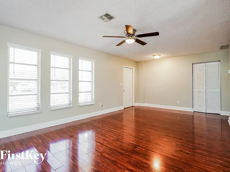 18185 Dupont Dr — Photo 3