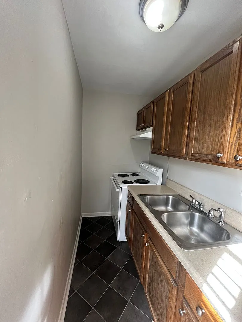 1 Bed/ 1 Bath Apartment near Fisk, Meharry and TSU. — Photo 2