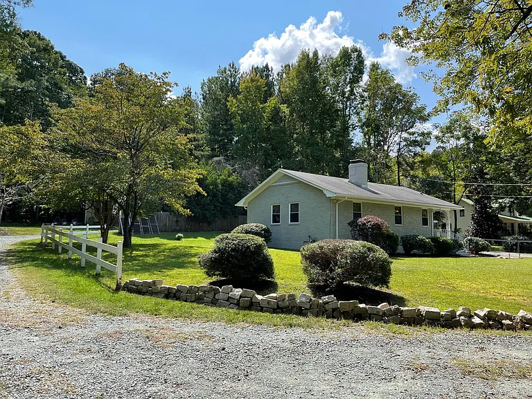 1723 Homestead Rd — Photo 2