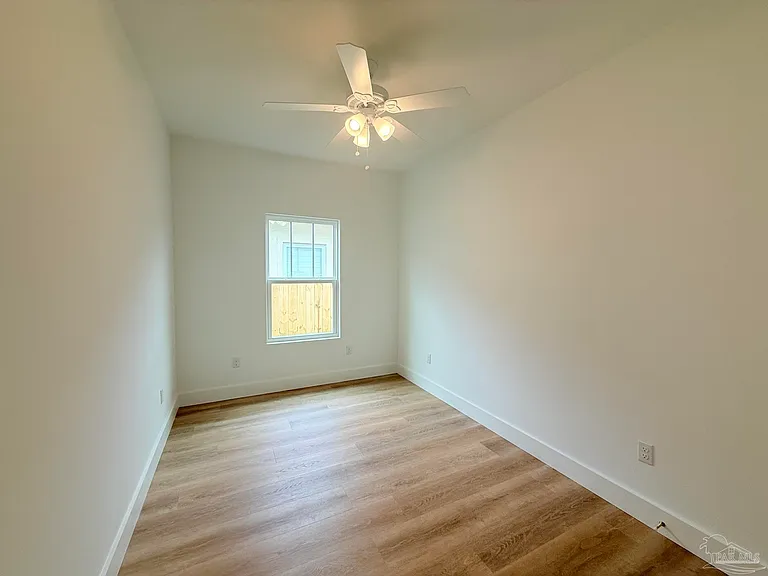 1901 N Davis Hwy — Photo 17